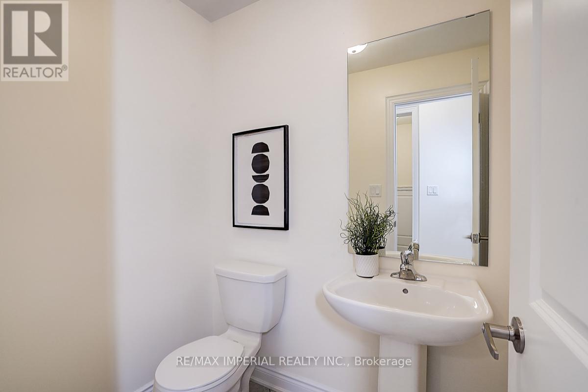 Photo 7 of 168 Bawden Drive, Richmond Hill ON