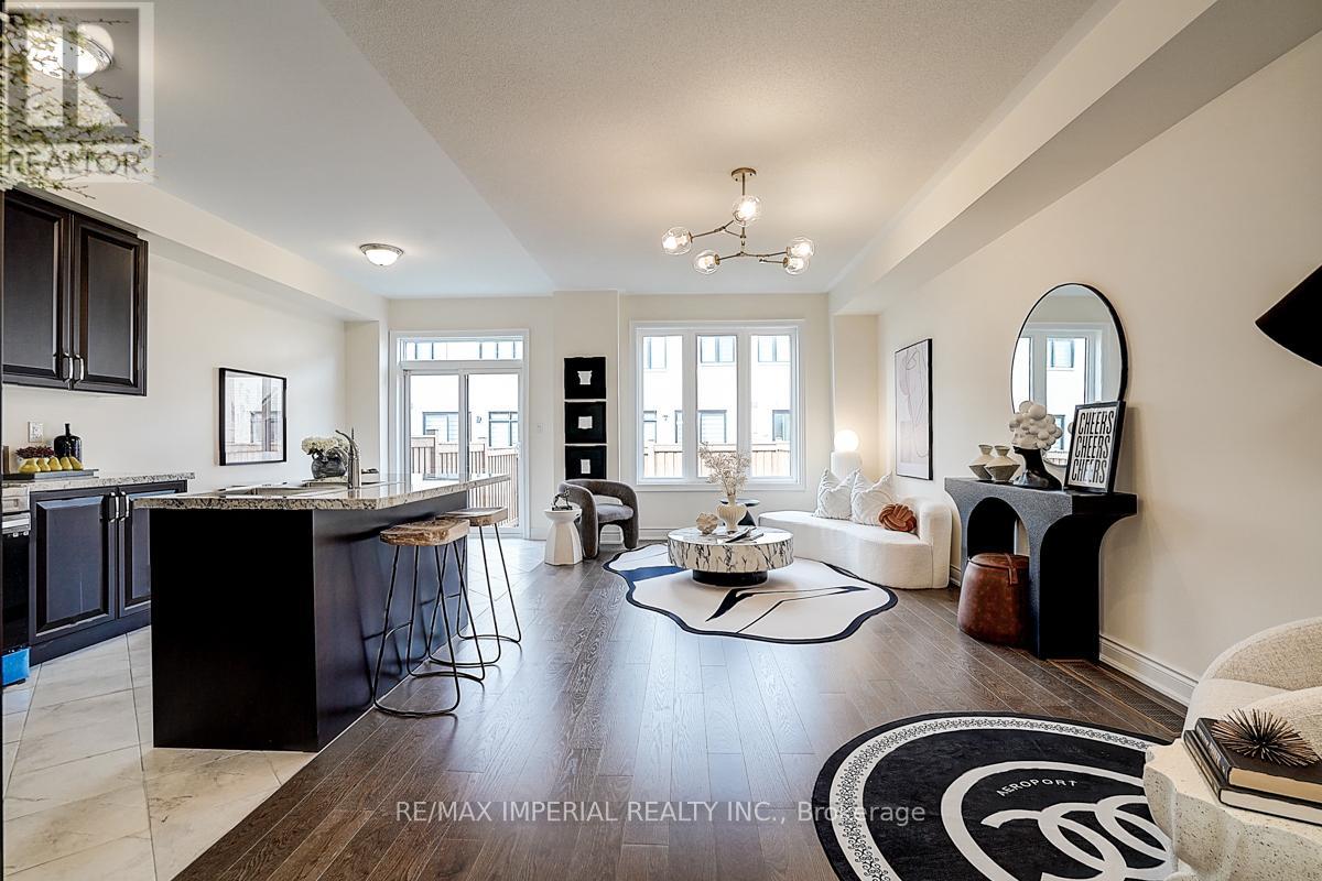 Photo 8 of 168 Bawden Drive, Richmond Hill ON