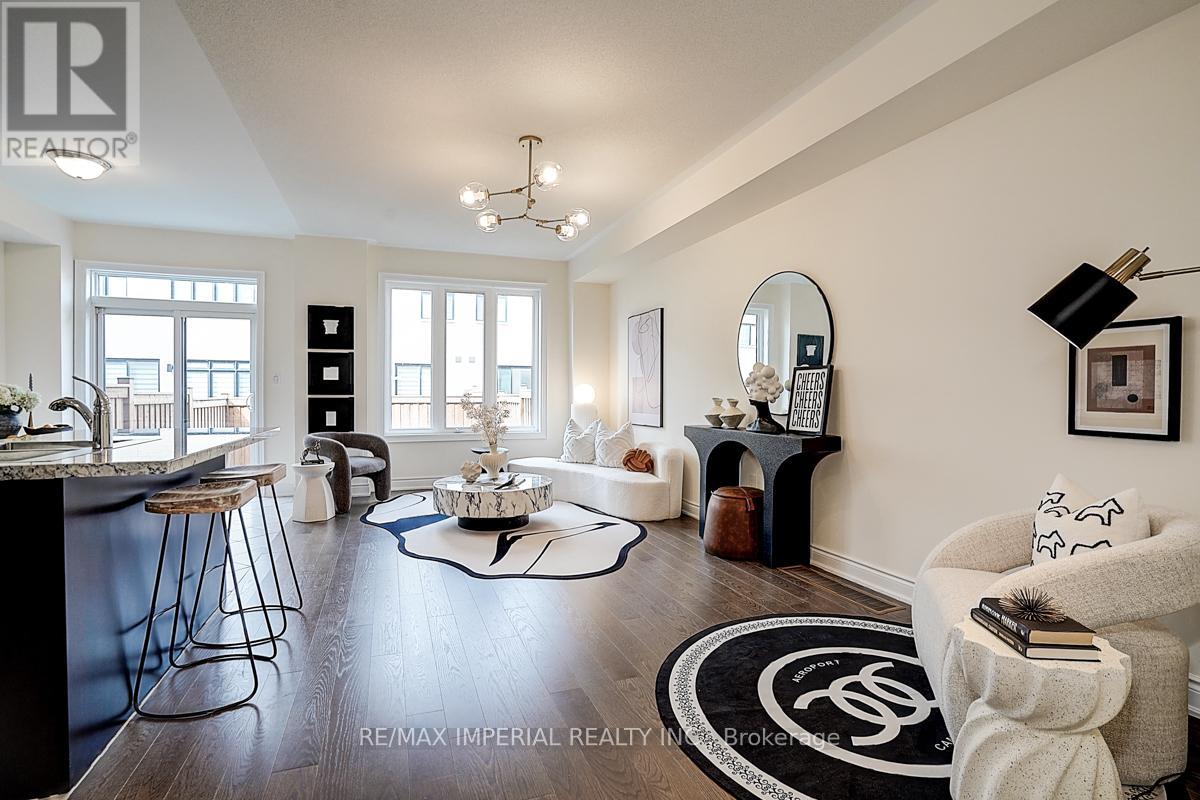 Photo 9 of 168 Bawden Drive, Richmond Hill ON