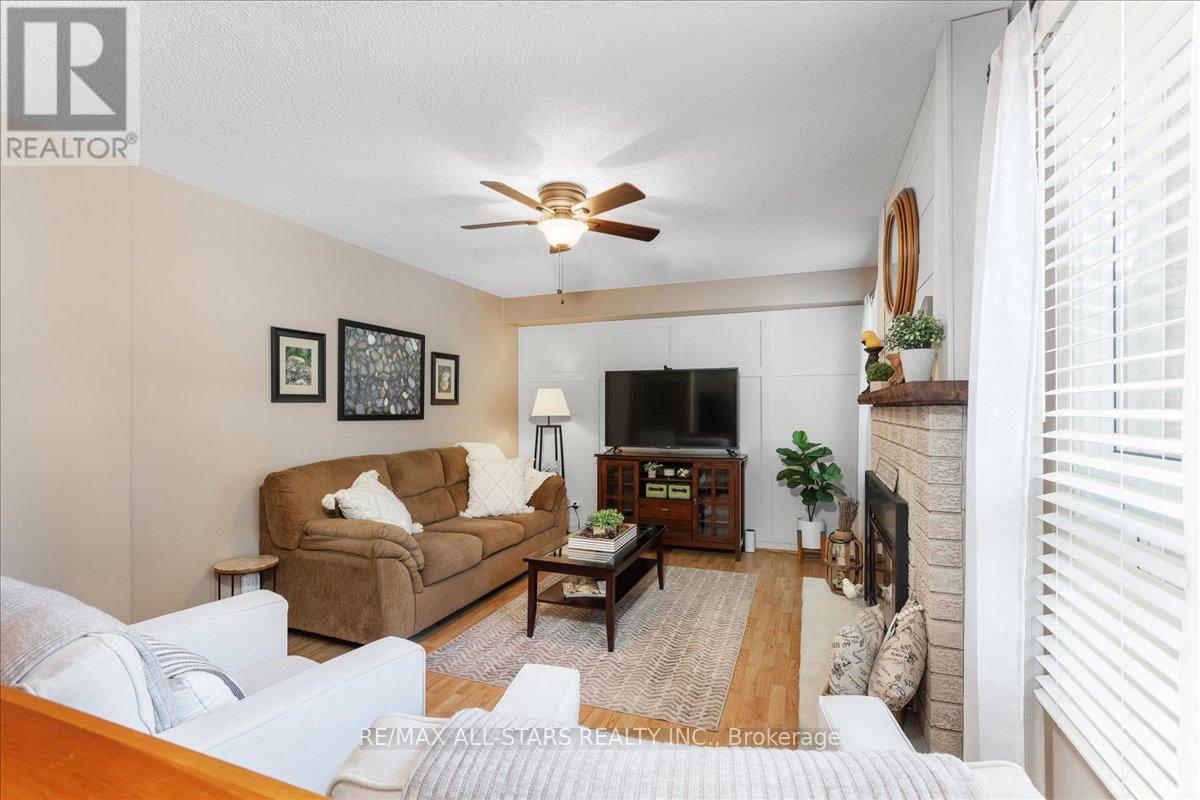 Photo 19 of 15 Ailsa Drive, Georgina ON