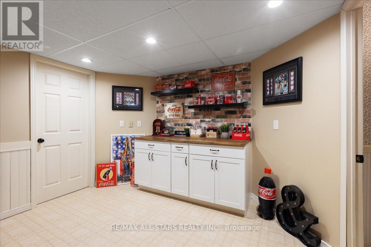 Photo 32 of 15 Ailsa Drive, Georgina ON