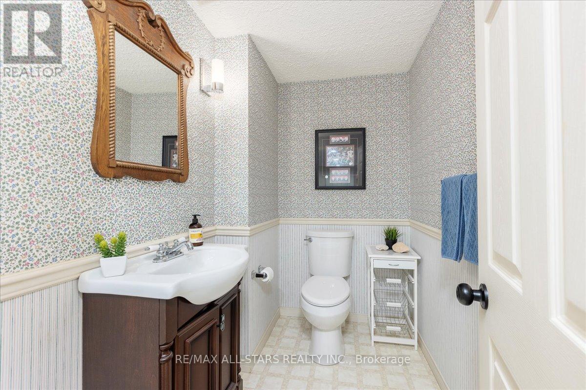 Photo 33 of 15 Ailsa Drive, Georgina ON
