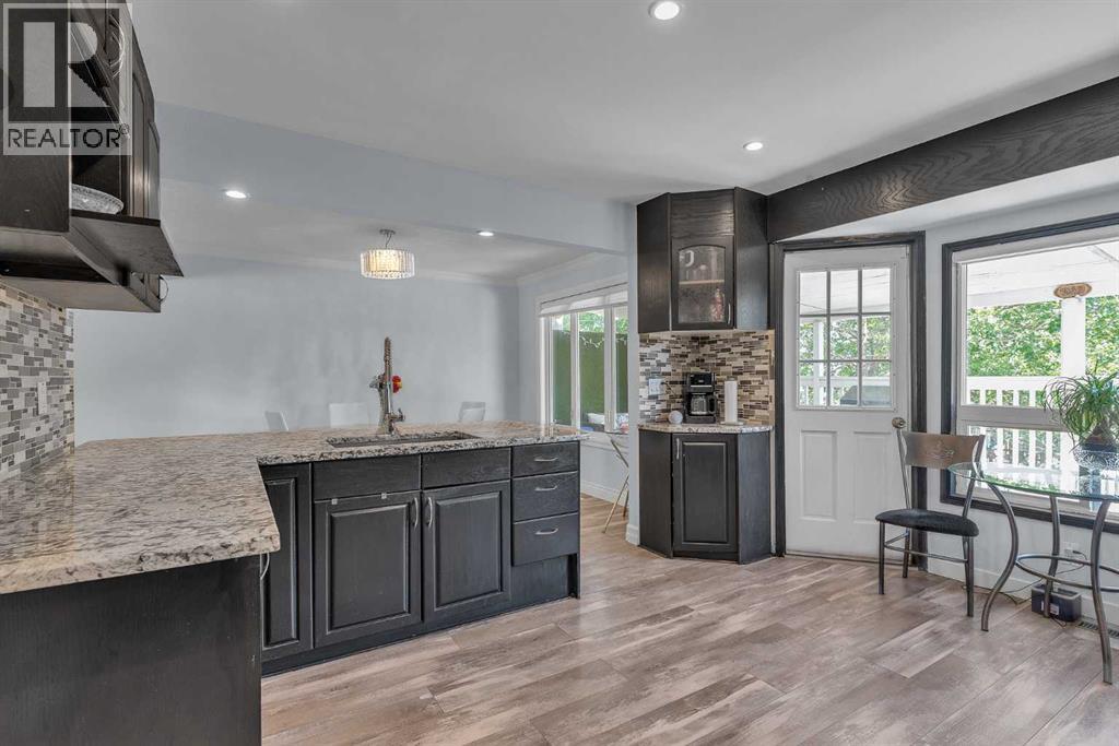 Single Family House 4 Level for Sale in  Templeridge Bay NE Temple Calgary 