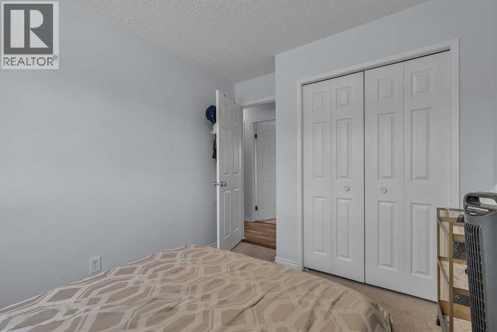 Single Family House 4 Level for Sale in  Templeridge Bay NE Temple Calgary 