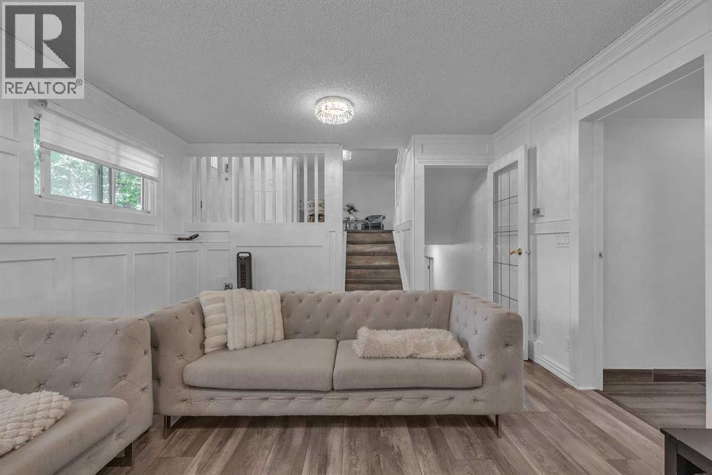 Single Family House 4 Level for Sale in  Templeridge Bay NE Temple Calgary 