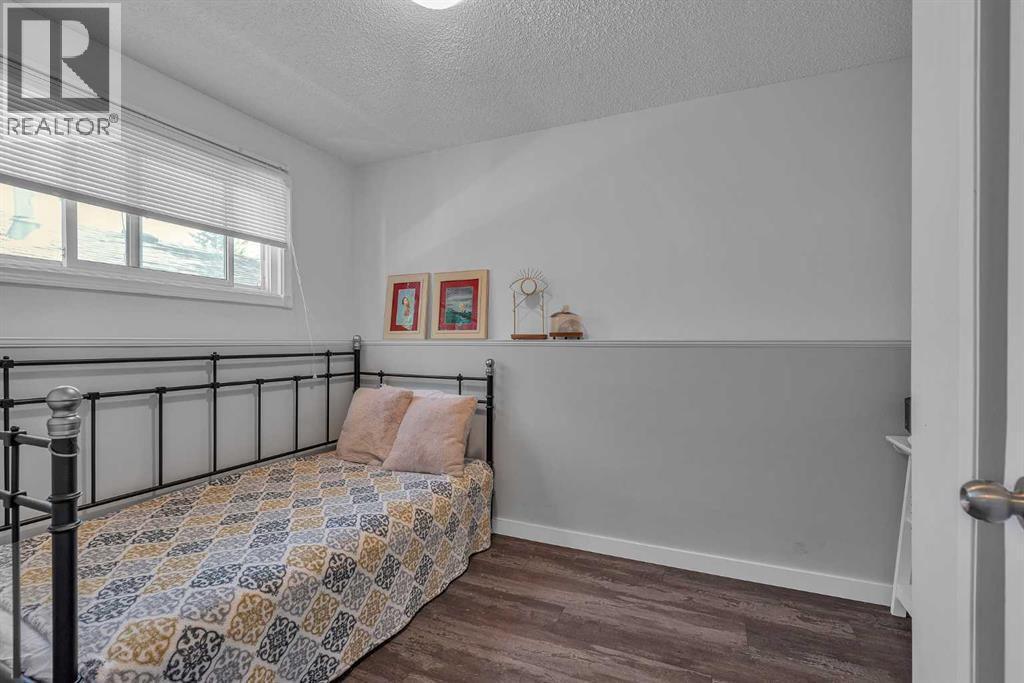 Single Family House 4 Level for Sale in  Templeridge Bay NE Temple Calgary 