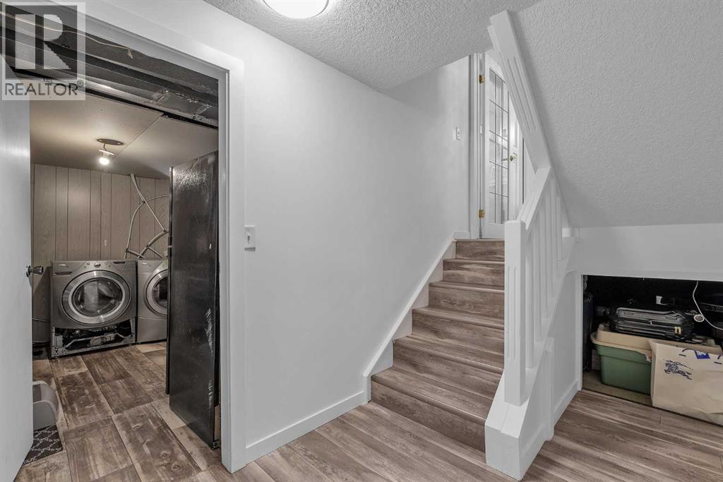 Single Family House 4 Level for Sale in  Templeridge Bay NE Temple Calgary 