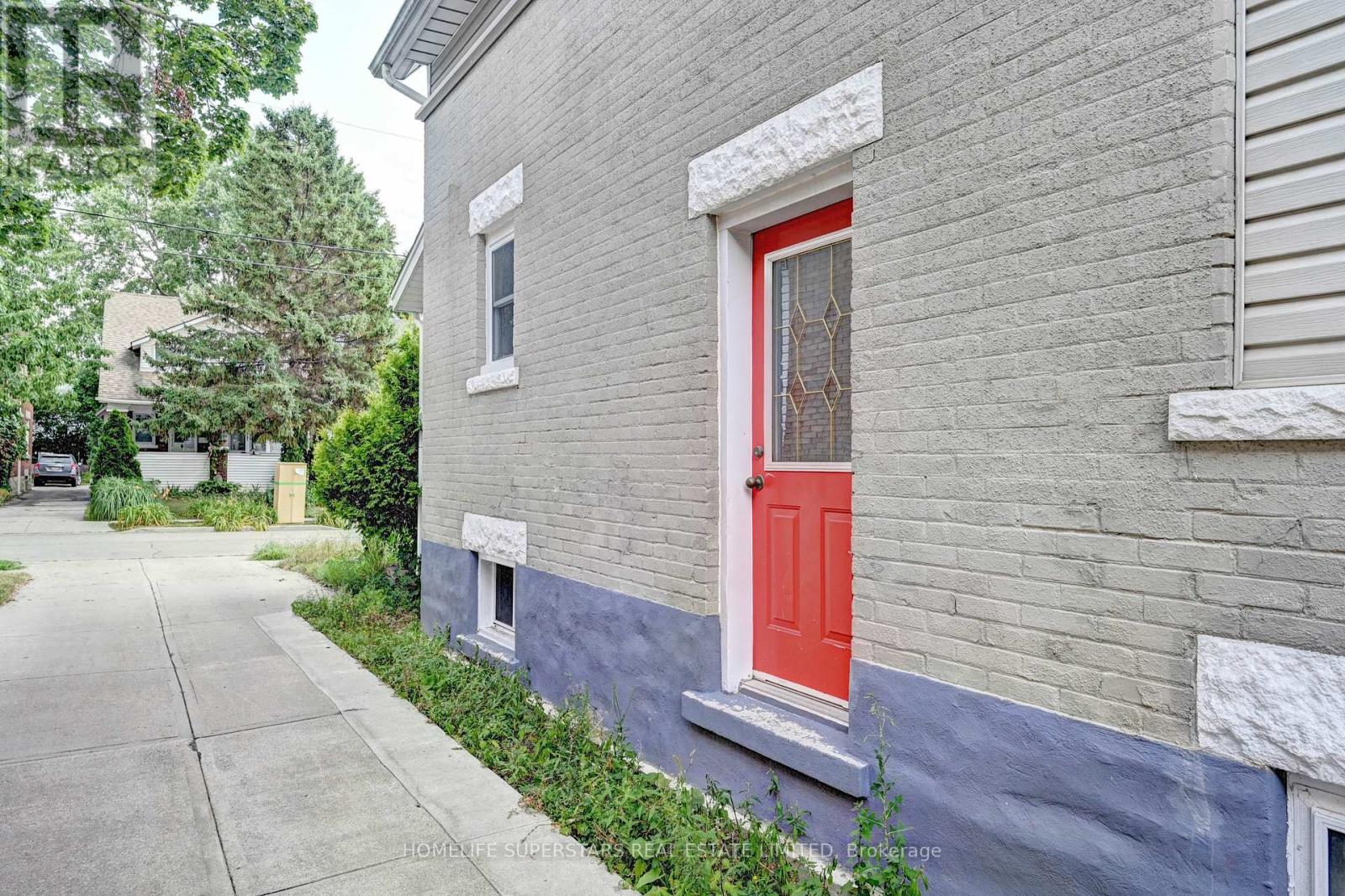 Photo 24 of 31 Troy Street, Kitchener ON