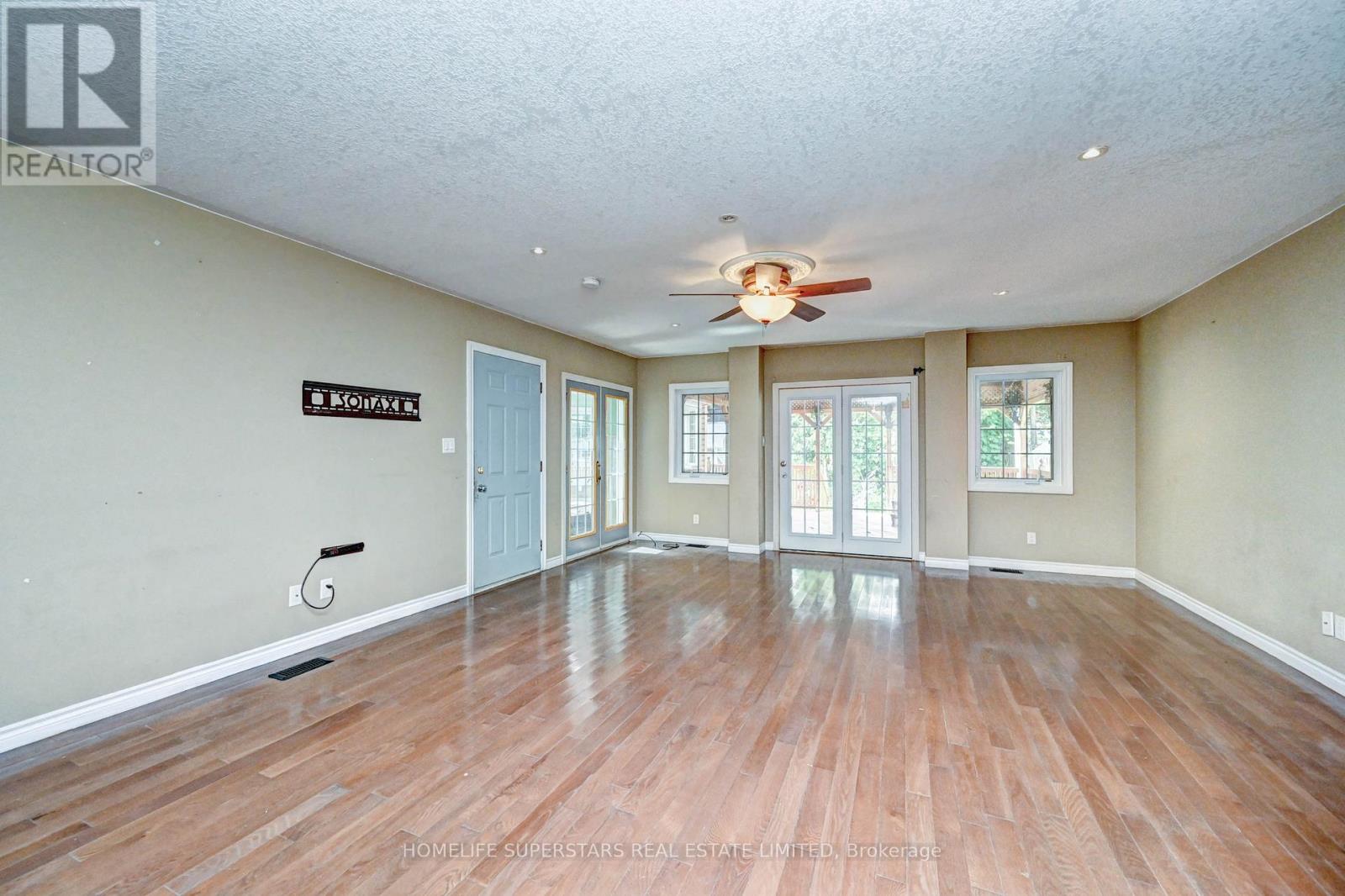 Photo 14 of 31 Troy Street, Kitchener ON