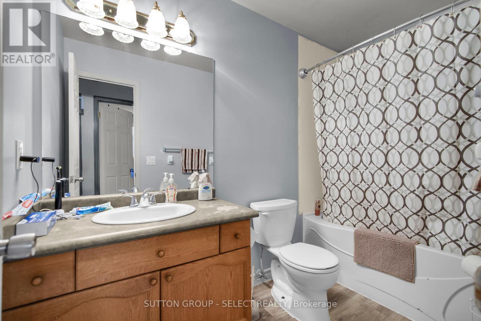 Photo 24 of 165 Thurman Circle, London East ON
