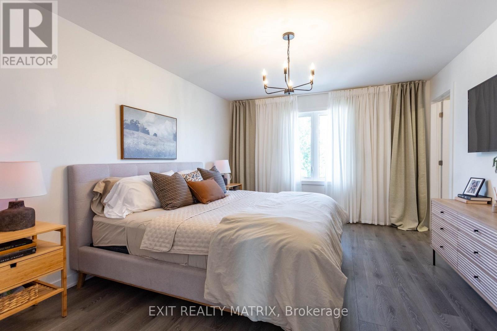Photo 18 of 275 Belfort Street S, Russell ON