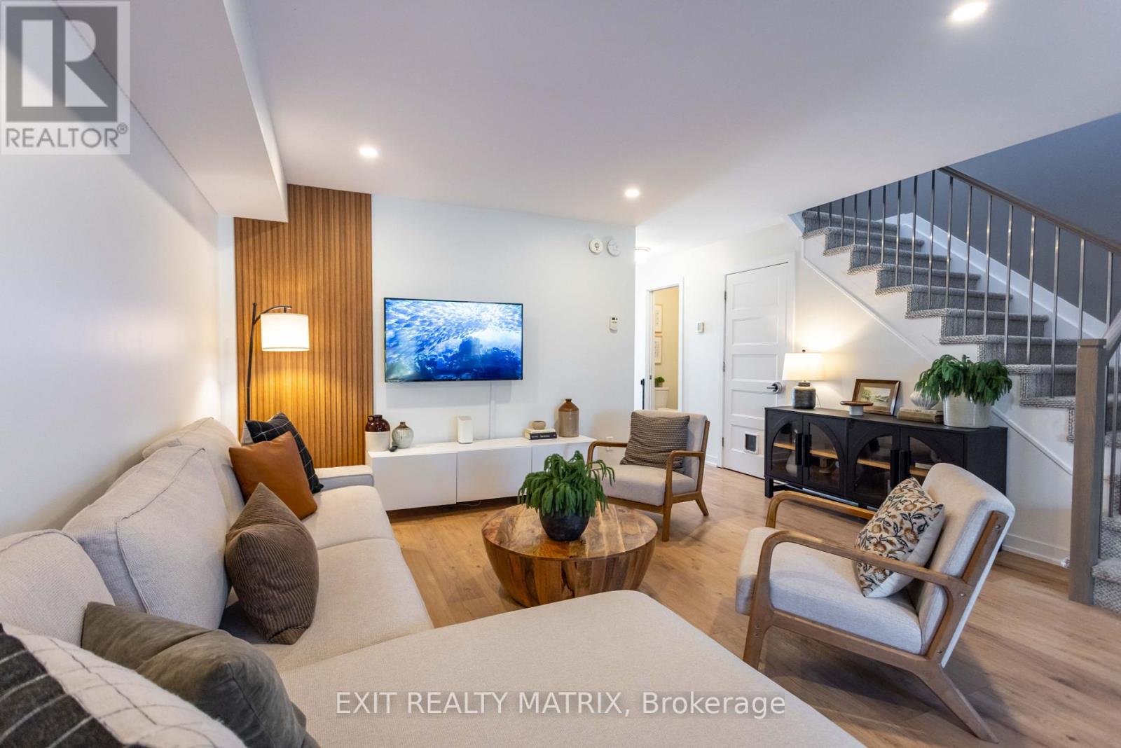 Photo 19 of 275 Belfort Street S, Russell ON