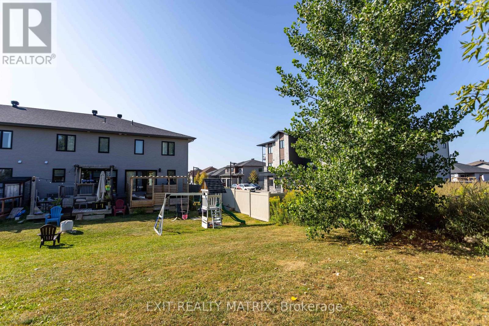 Photo 8 of 275 Belfort Street S, Russell ON