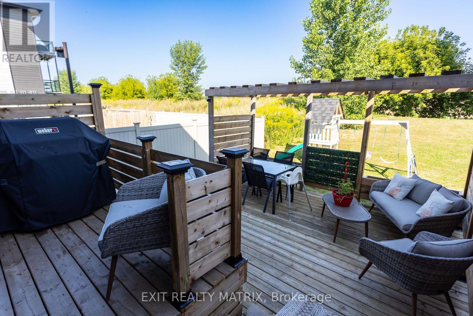 Photo 7 of 275 Belfort Street S, Russell ON