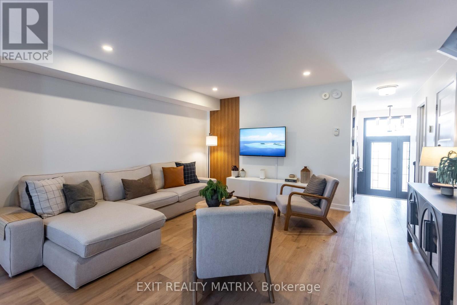 Photo 21 of 275 Belfort Street S, Russell ON