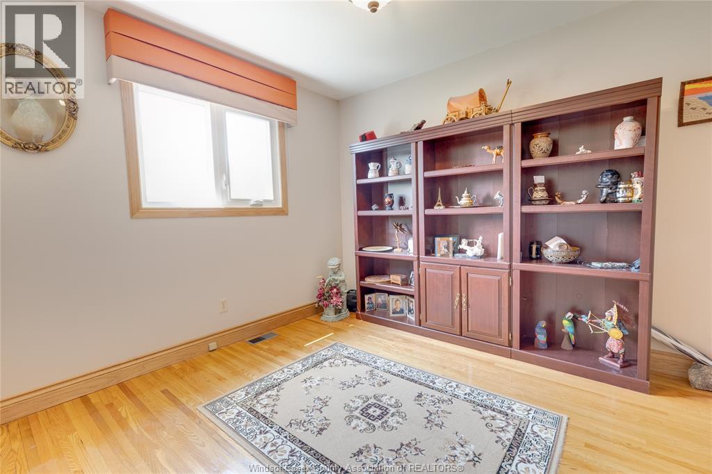Photo 14 of 640 Bedford Avenue, Windsor ON