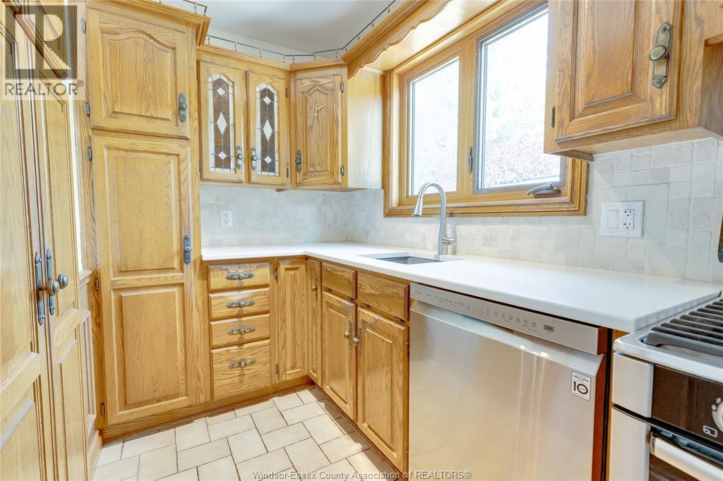 Photo 13 of 640 Bedford Avenue, Windsor ON