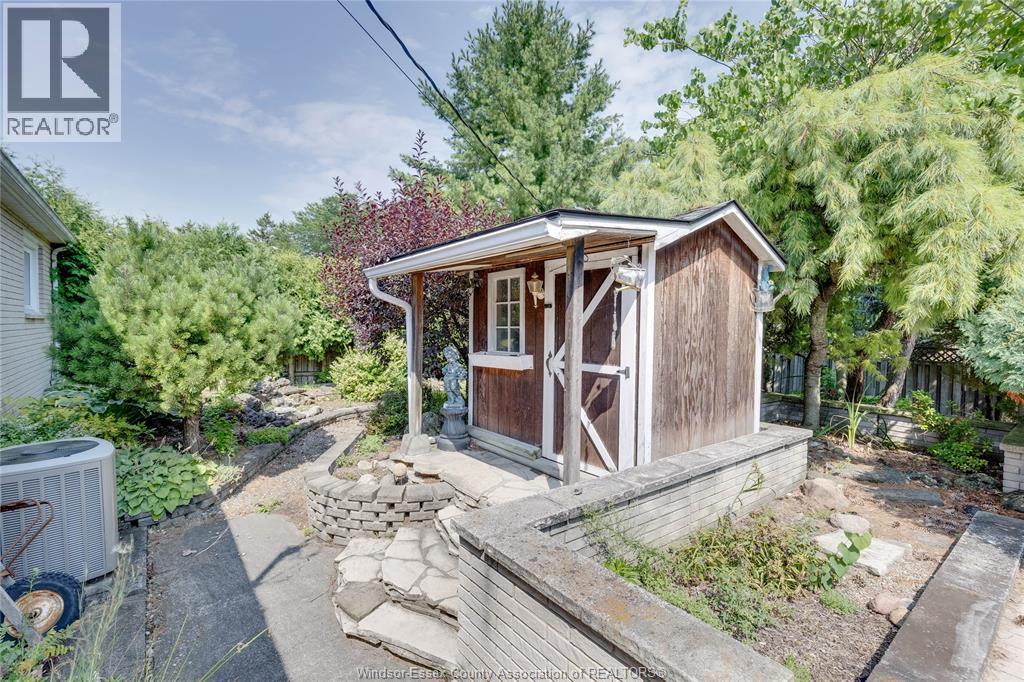 Photo 8 of 640 Bedford Avenue, Windsor ON