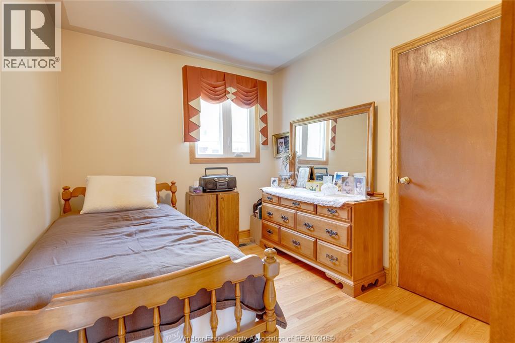 Photo 9 of 640 Bedford Avenue, Windsor ON