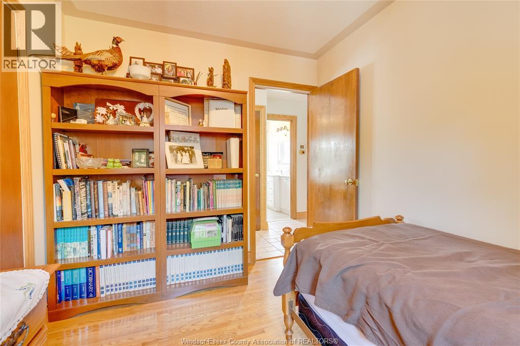 Photo 5 of 640 Bedford Avenue, Windsor ON