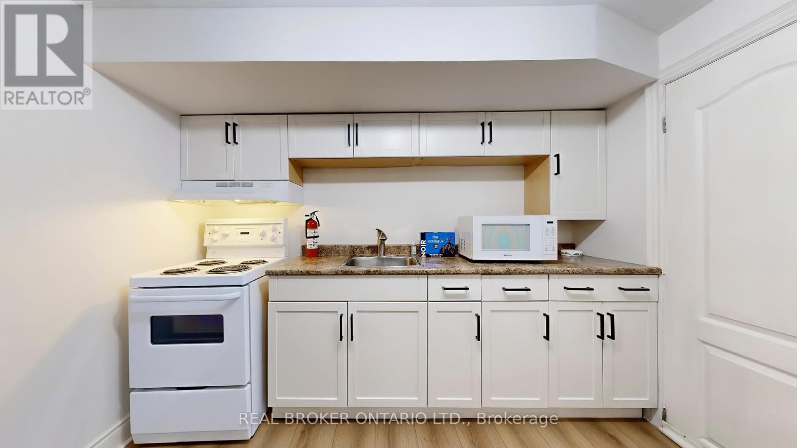 Photo 10 of Bsmt 32 Allenvale Avenue, Toronto ON