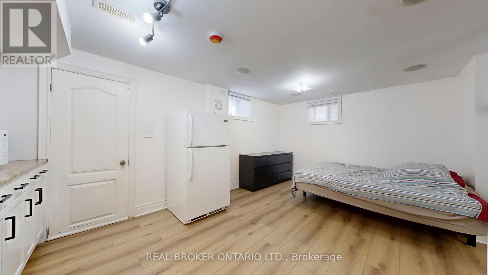 Photo 11 of Bsmt 32 Allenvale Avenue, Toronto ON
