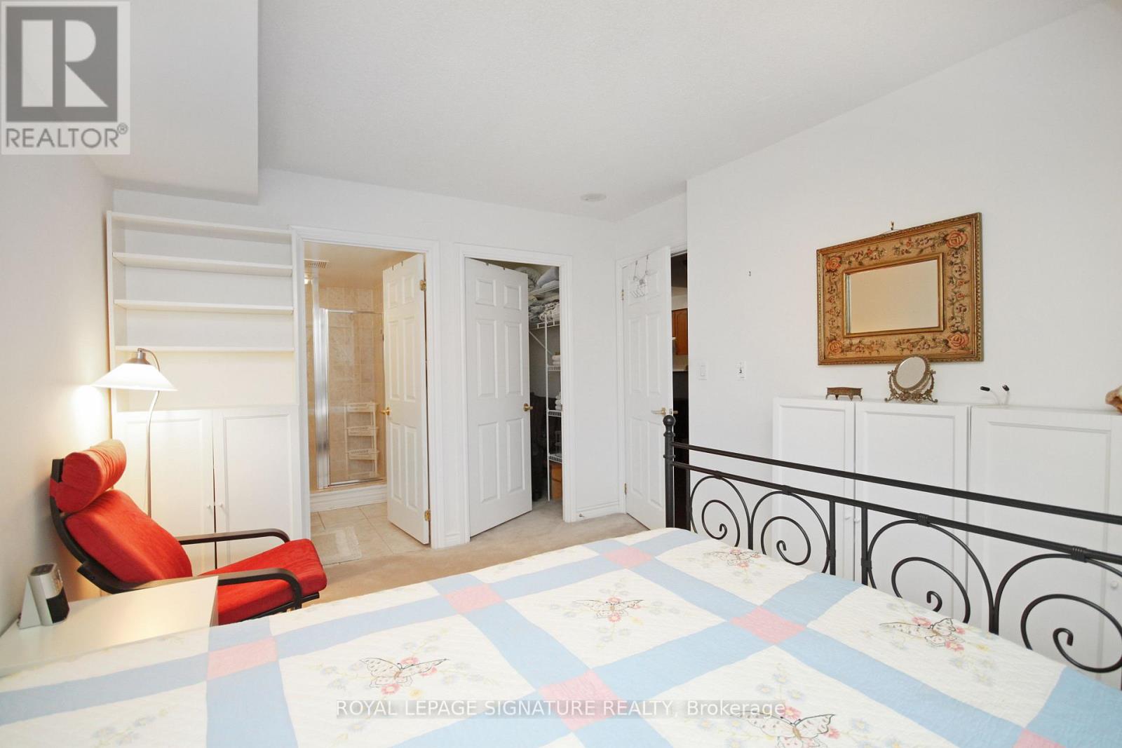 Photo 3 of 510 16 Dallimore Circle, Toronto ON