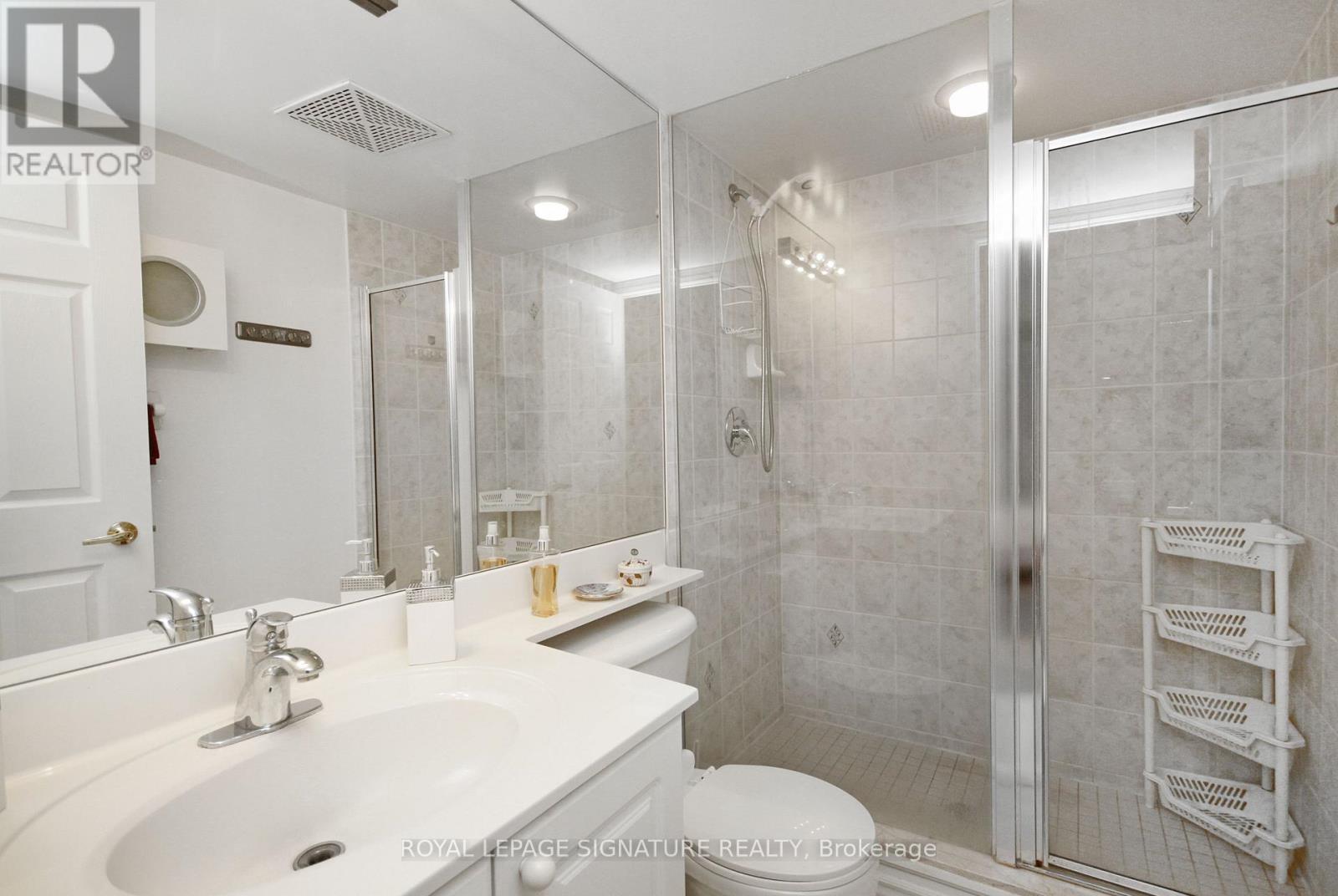Photo 11 of 510 16 Dallimore Circle, Toronto ON
