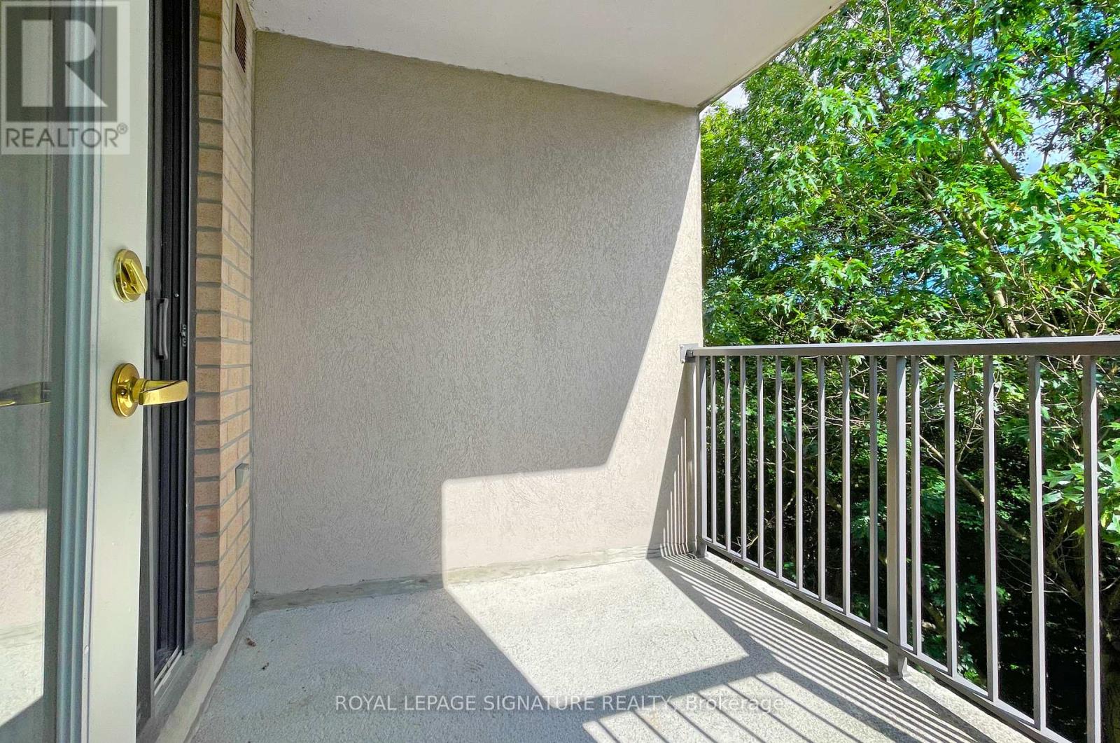 Photo 1 of 510 16 Dallimore Circle, Toronto ON