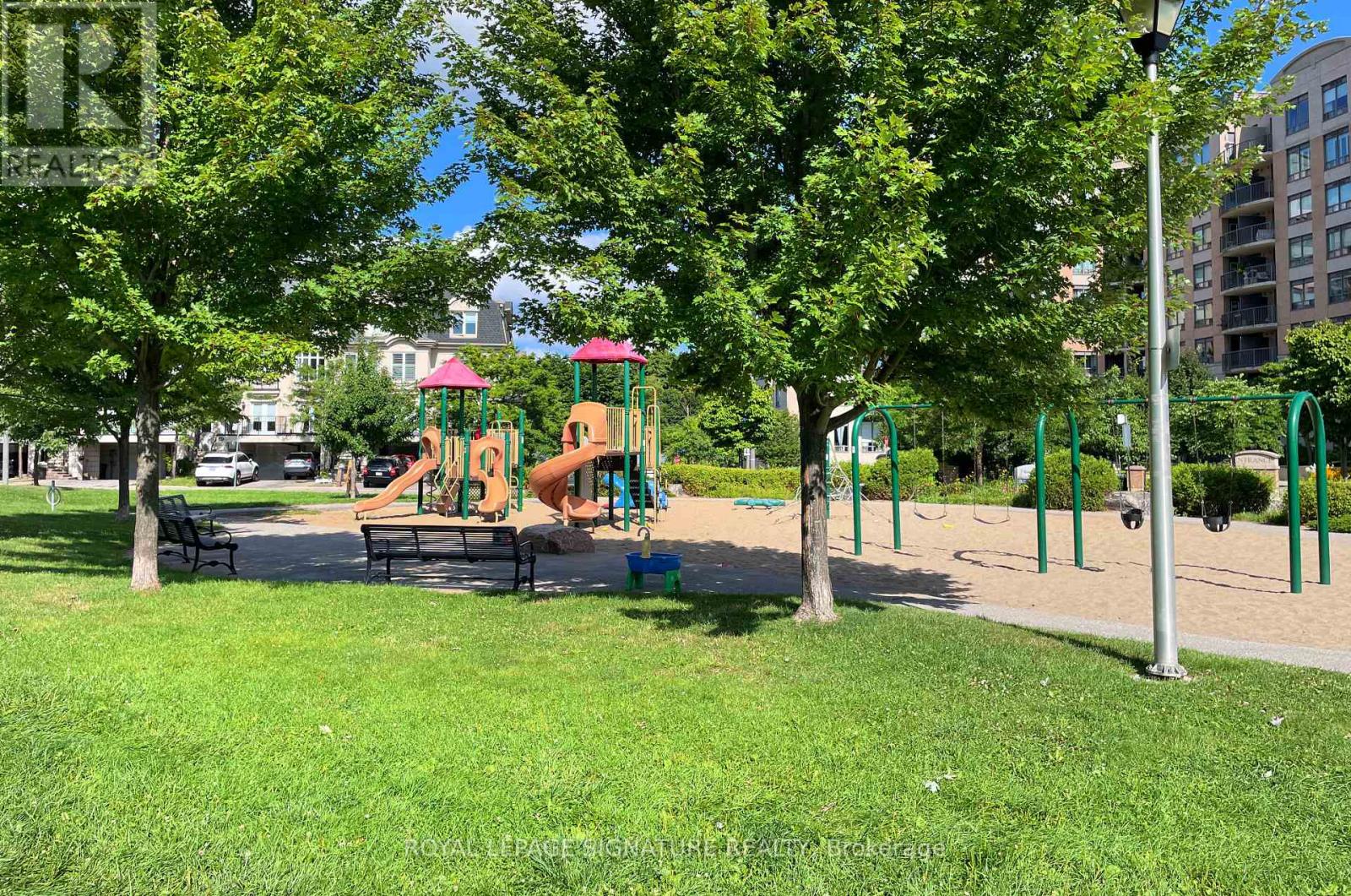 Photo 9 of 510 16 Dallimore Circle, Toronto ON
