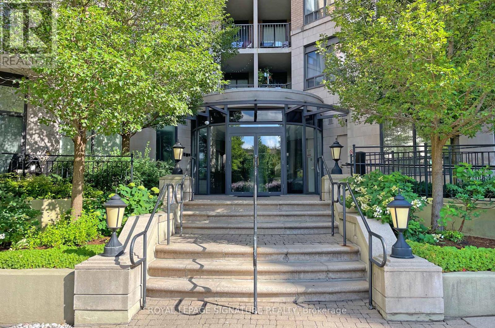 Photo 14 of 510 16 Dallimore Circle, Toronto ON