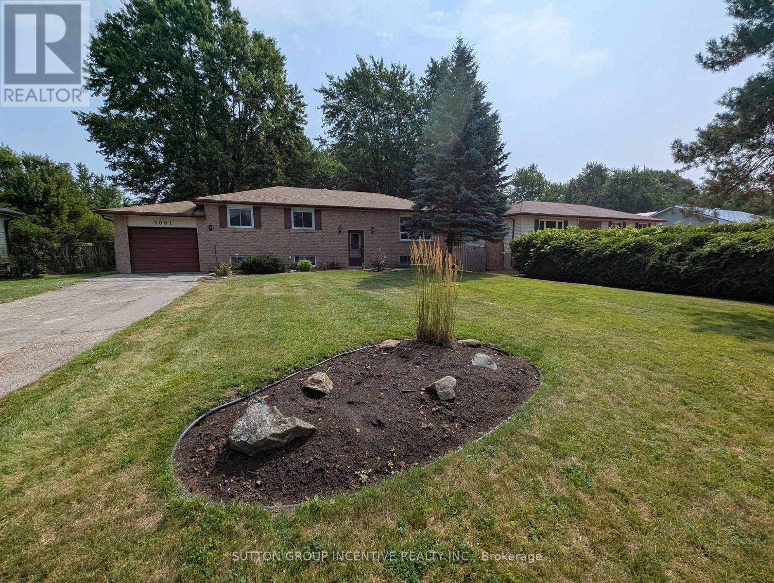 Photo 2 of 2061 Craig Road, Innisfil ON