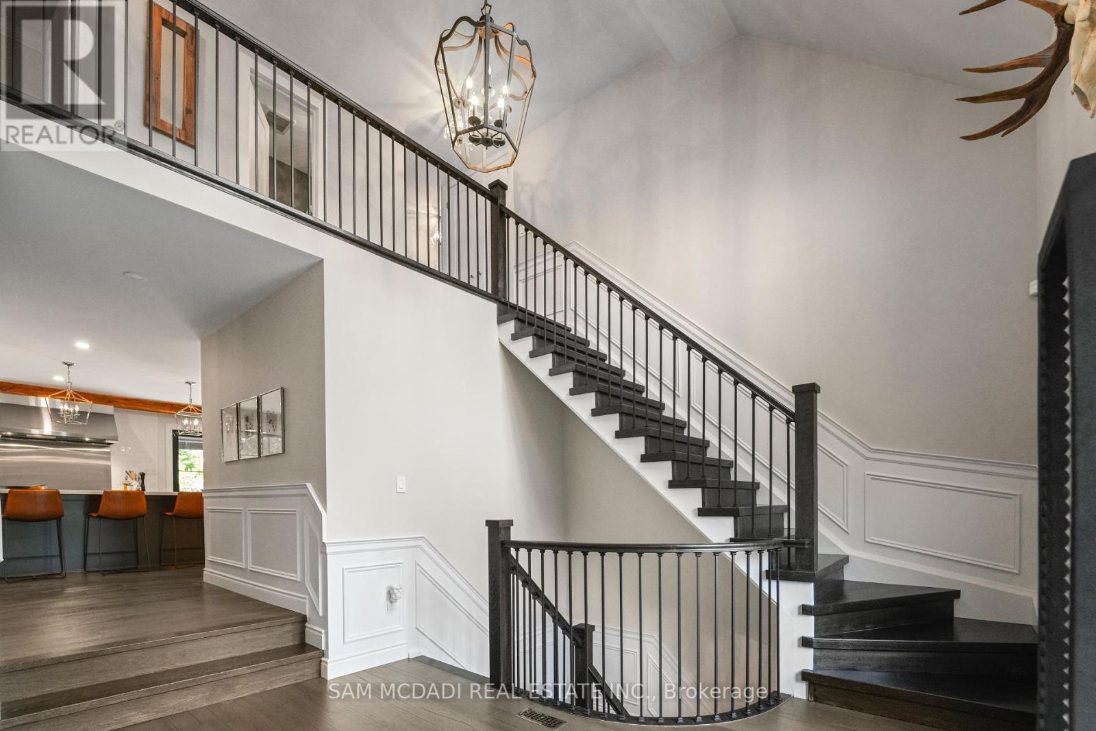 Photo 4 of 2592 Barrisdale Court, Mississauga ON