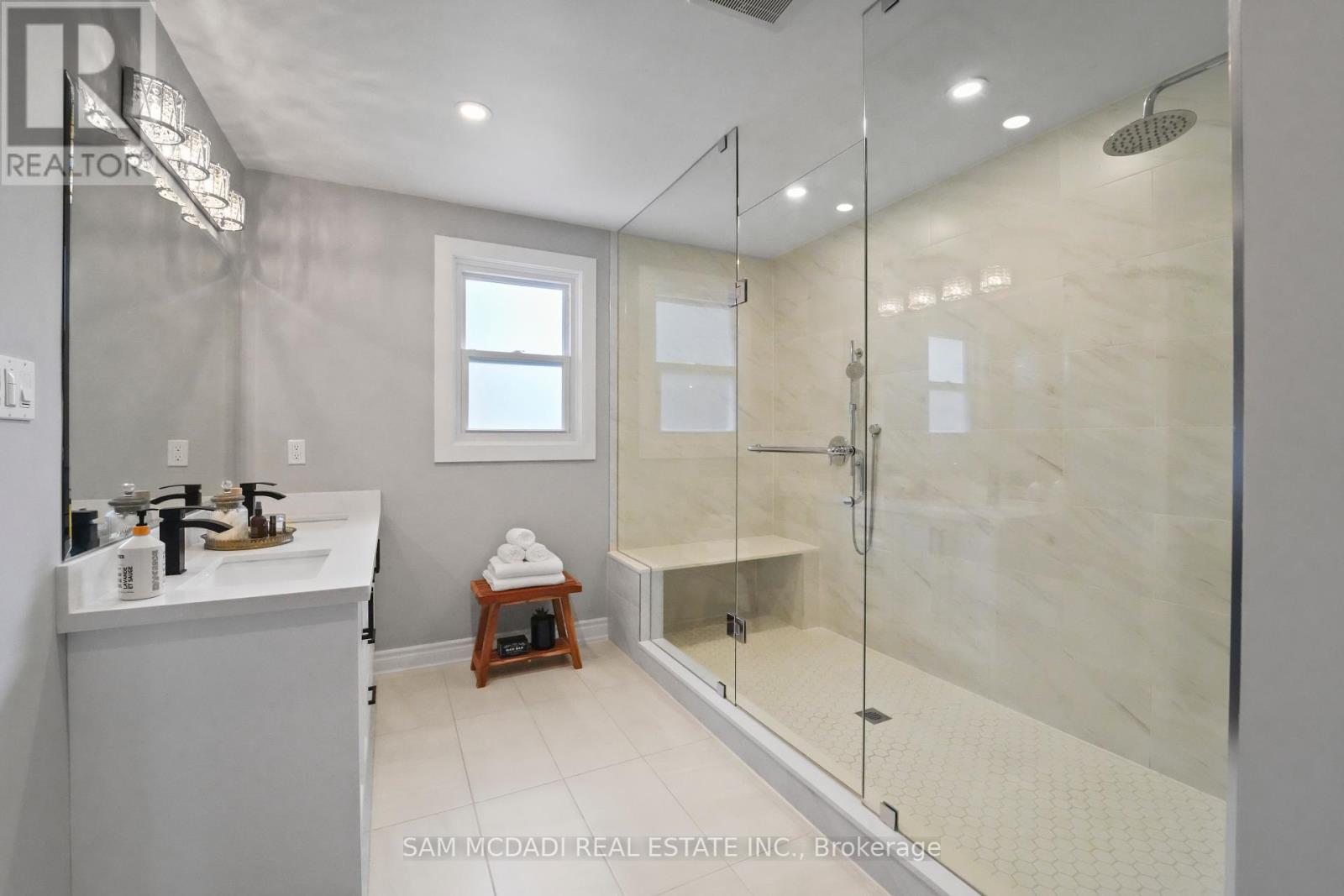 Photo 25 of 2592 Barrisdale Court, Mississauga ON