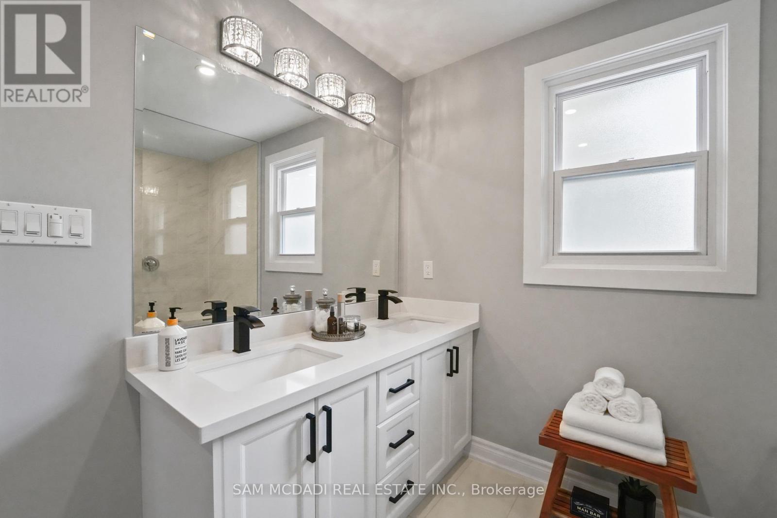 Photo 20 of 2592 Barrisdale Court, Mississauga ON