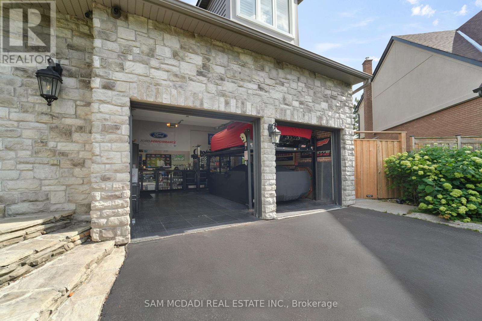 Photo 41 of 2592 Barrisdale Court, Mississauga ON