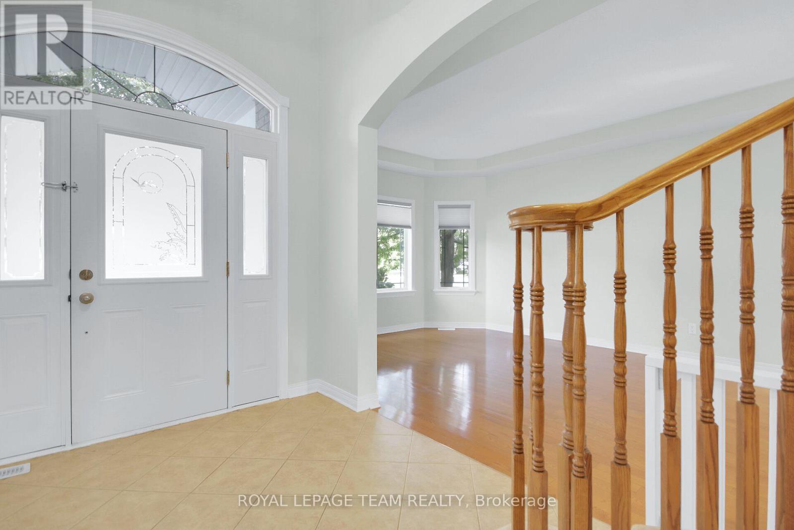 Bright tiled Foyer.