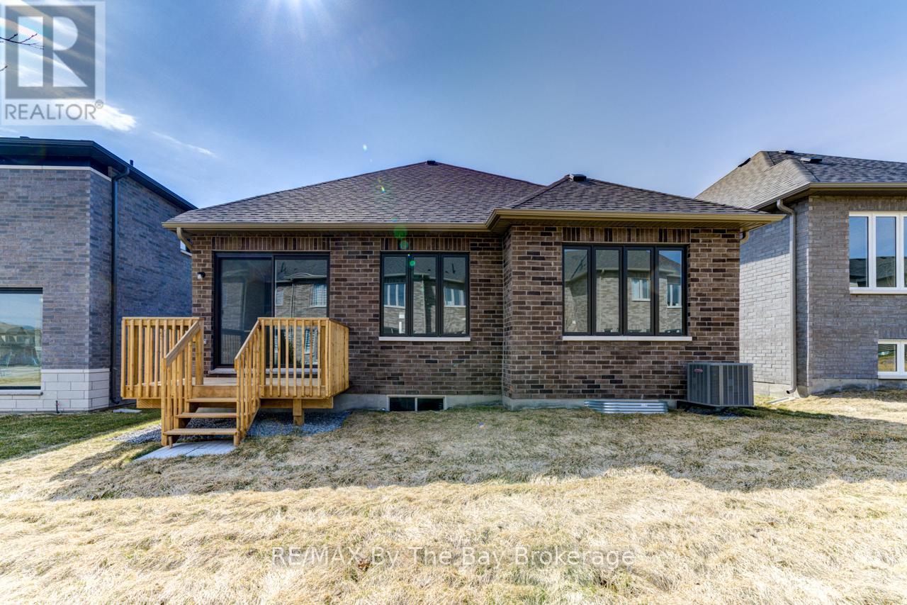 Photo 6 of 17 Sun Valley Avenue, Wasaga Beach ON