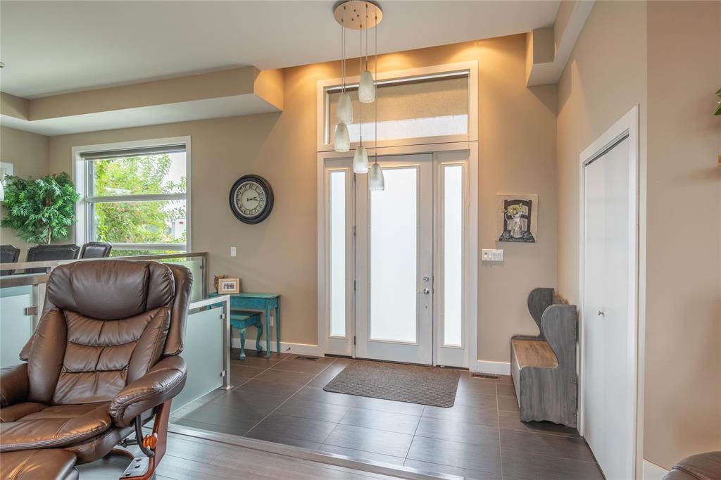 Photo 5 of 21 Slater Place, Steinbach MB