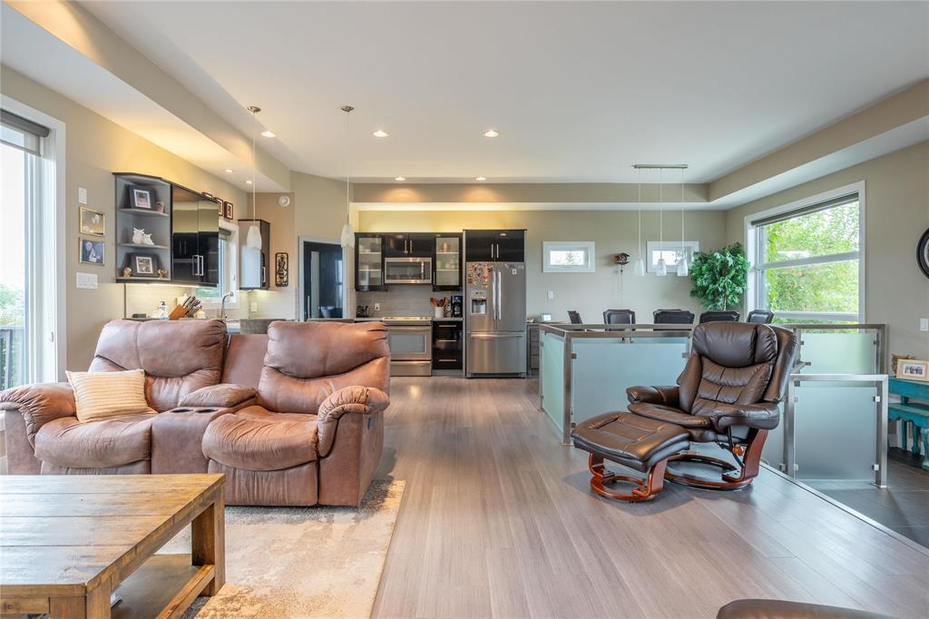 Photo 8 of 21 Slater Place, Steinbach MB