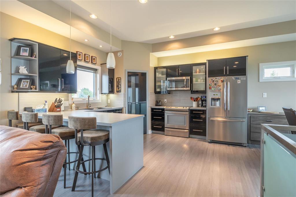Photo 9 of 21 Slater Place, Steinbach MB