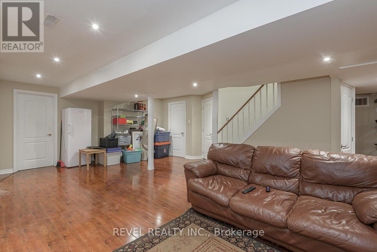 Photo 48 of 56 Redwillow Road, Brampton ON