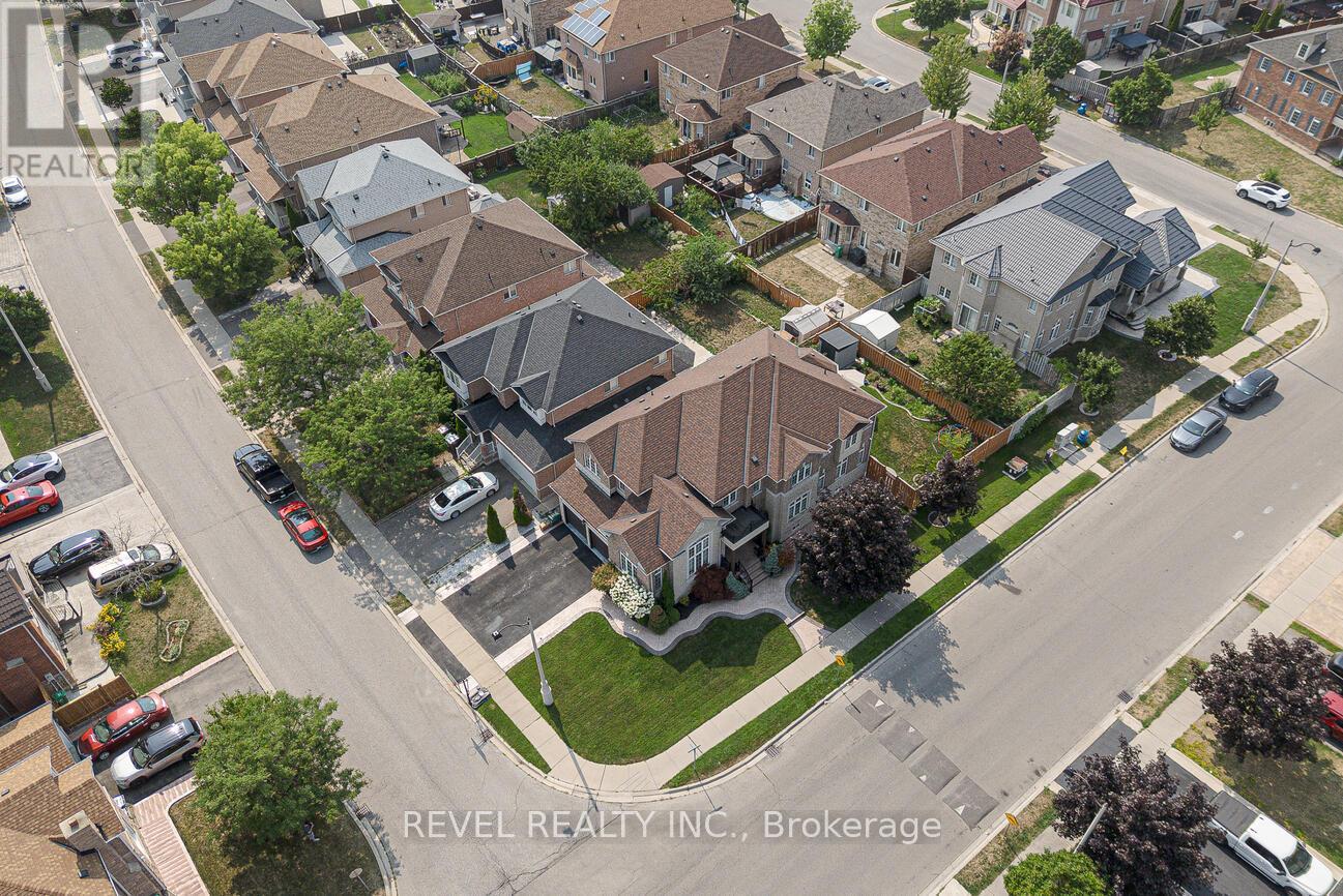 Photo 24 of 56 Redwillow Road, Brampton ON