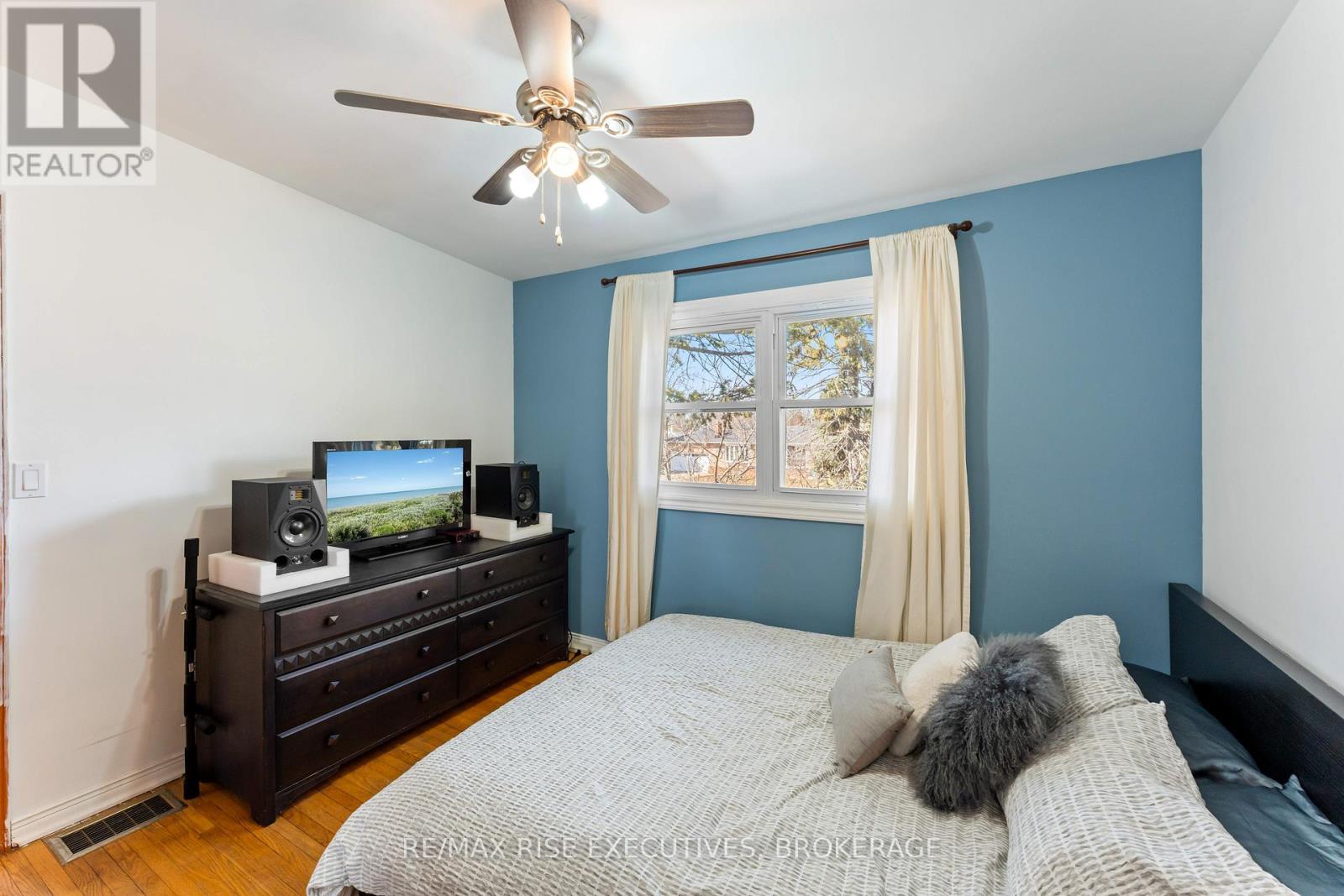 Photo 13 of 883 Percy Crescent, Kingston ON