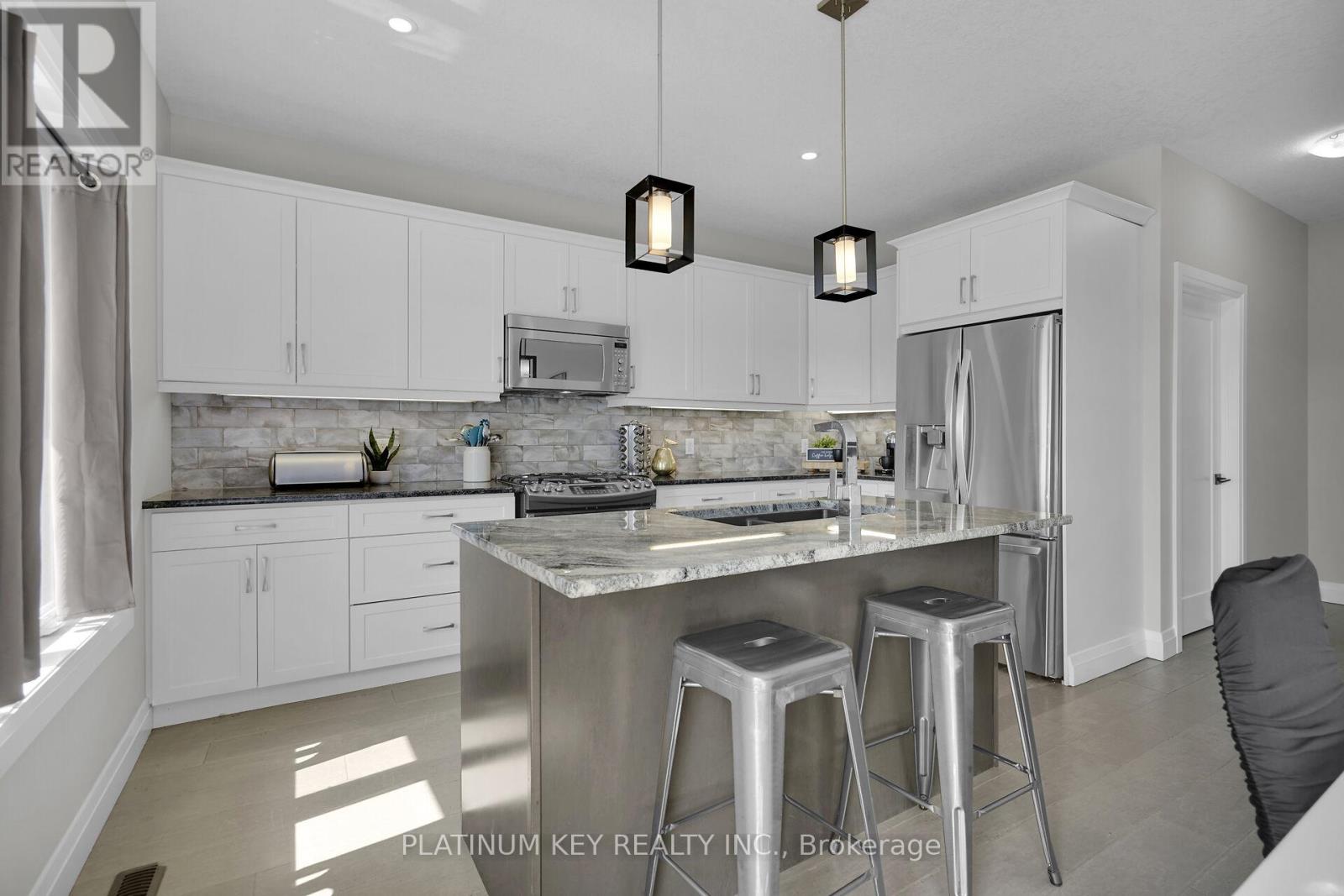 Single Family House for Sale in  SNYDERS AVENUE Central Elgin (Belmont) 