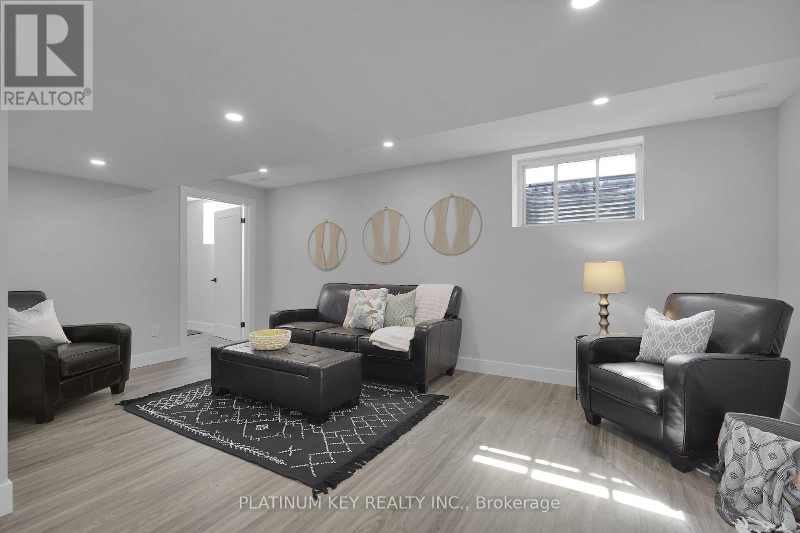 Single Family House for Sale in  SNYDERS AVENUE Central Elgin (Belmont) 