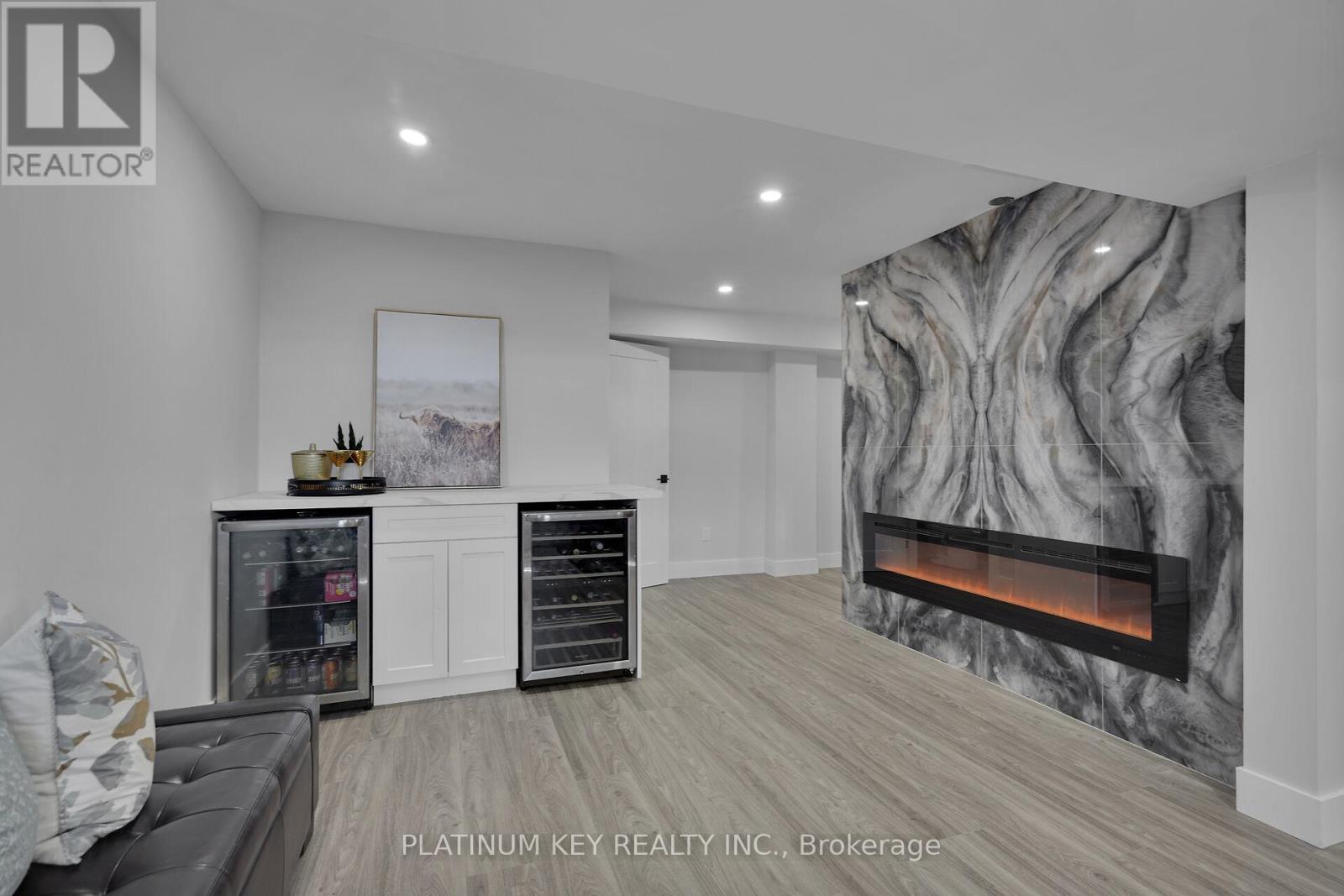 Single Family House for Sale in  SNYDERS AVENUE Central Elgin (Belmont) 