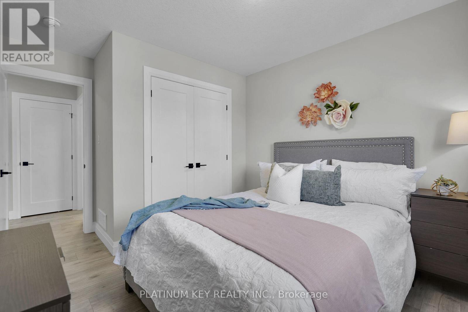 Single Family House for Sale in  SNYDERS AVENUE Central Elgin (Belmont) 
