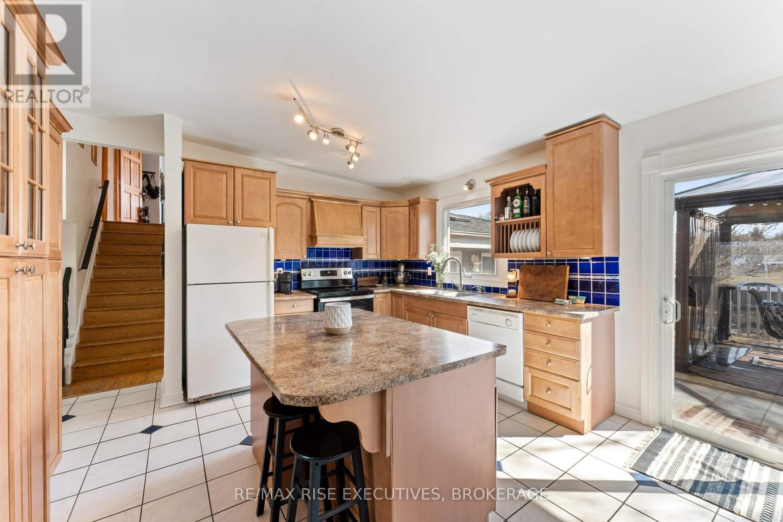 Photo 8 of 883 Percy Crescent, Kingston ON