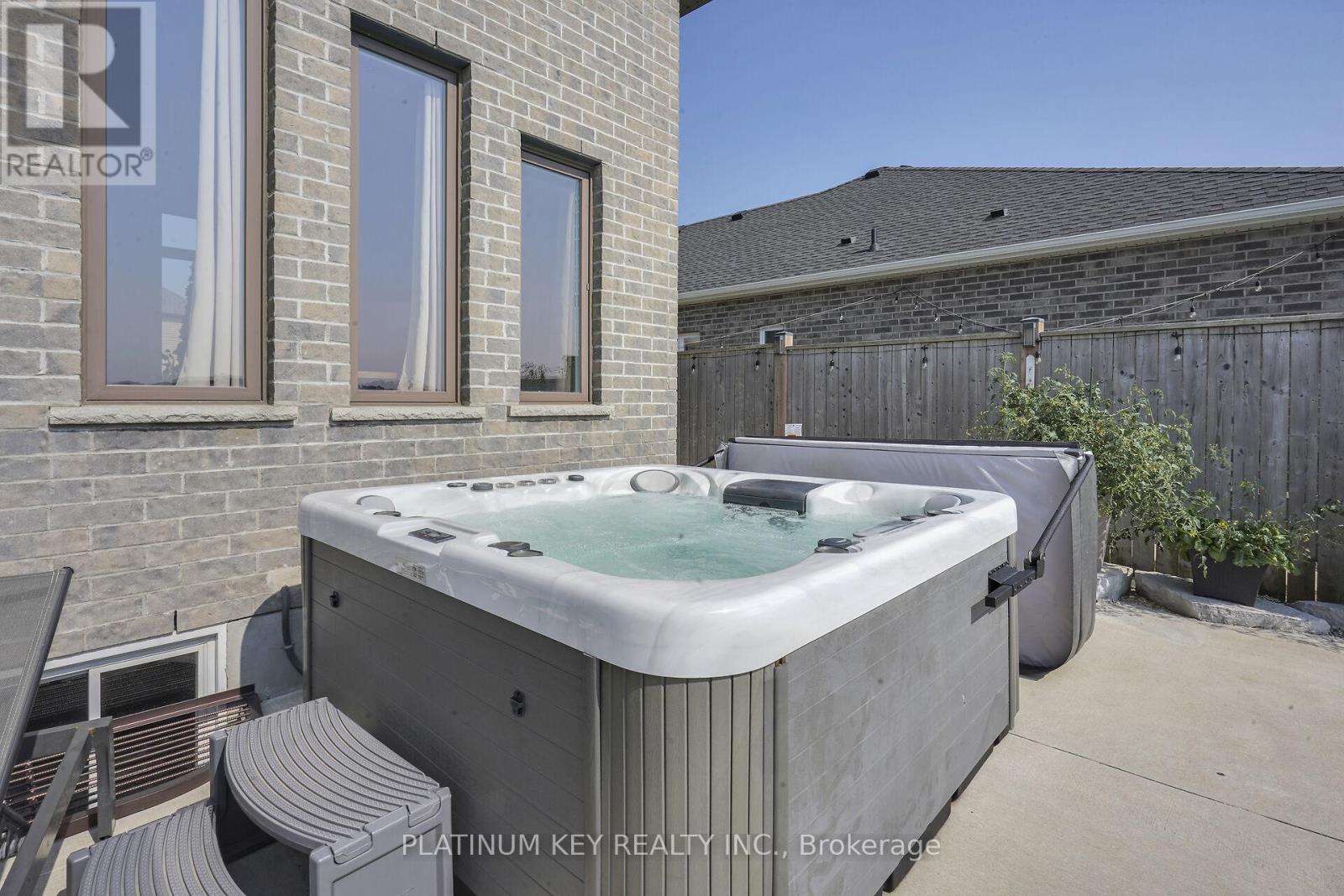 Single Family House for Sale in  SNYDERS AVENUE Central Elgin (Belmont) 